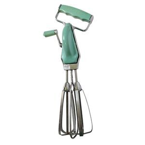 Vintage Maid of Honor egg beater/hand mixer, light turquoise.